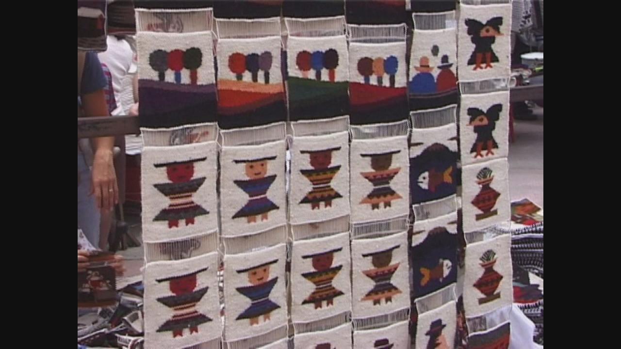 Marché d'Otavalo : petits tapis décoratifs